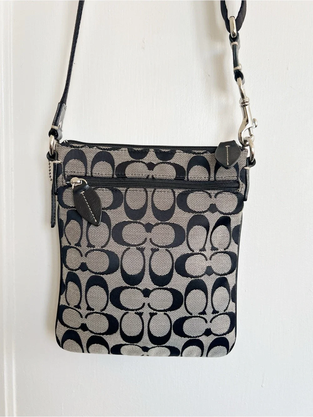 COACH • vintage Y2K Penelope Signature Swingpack crossbody purse bag black grey - Picture 7 of 9